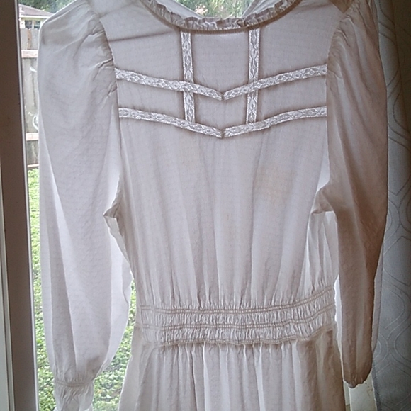 Gorgeous white top/dress. - Picture 2 of 2